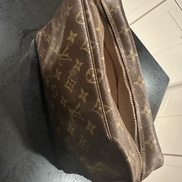 Louis Vuitton Classic Vintage Monogram Toiletry Bag - Picture 4 of 13